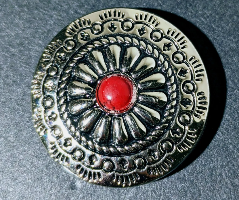 Concho - Conchos redondos estilo occidental con cierre de rosca plateados y piedra roja (paquete de 6)