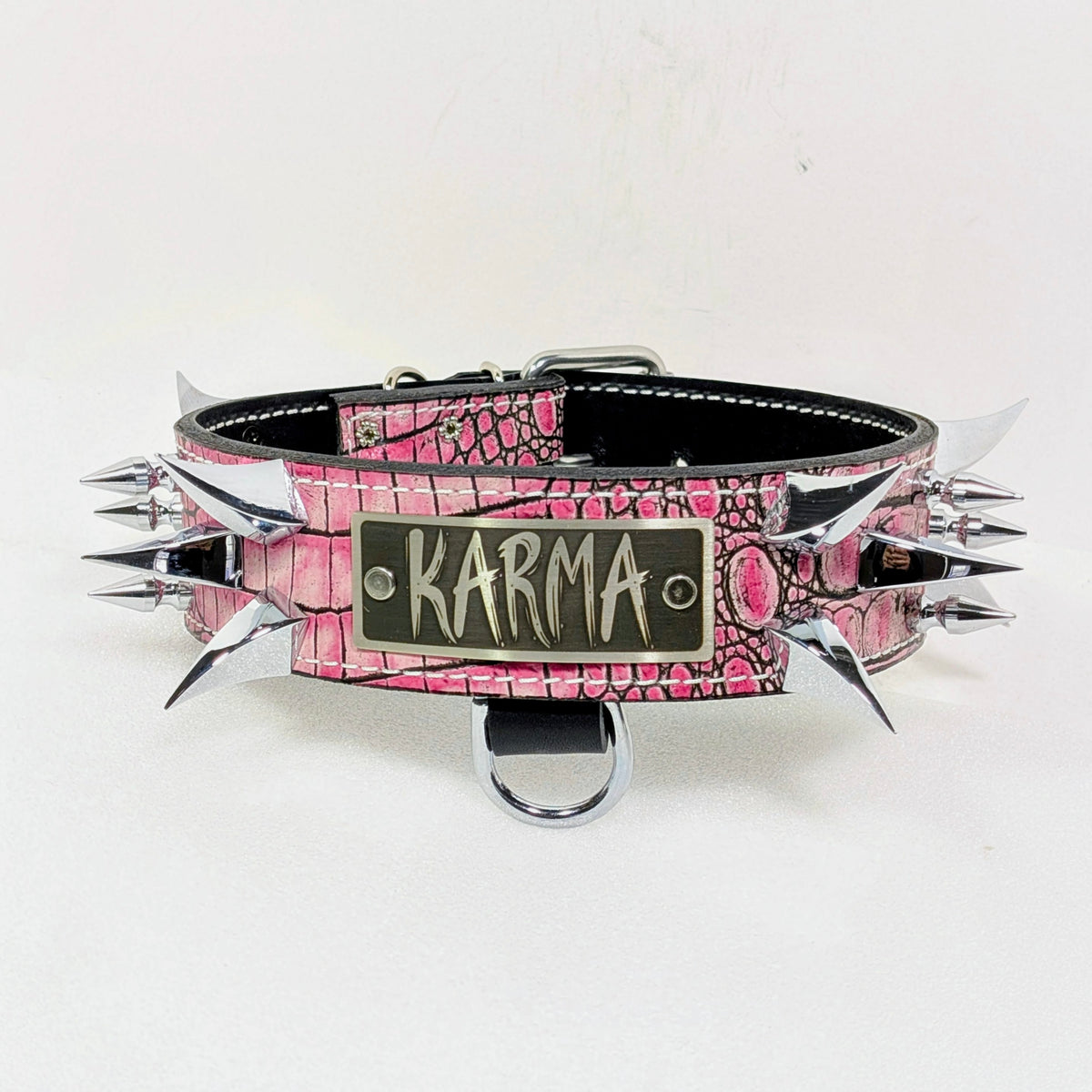 WN14 - Coleira de cachorro de couro pontiagudo com placa de nome de 2"