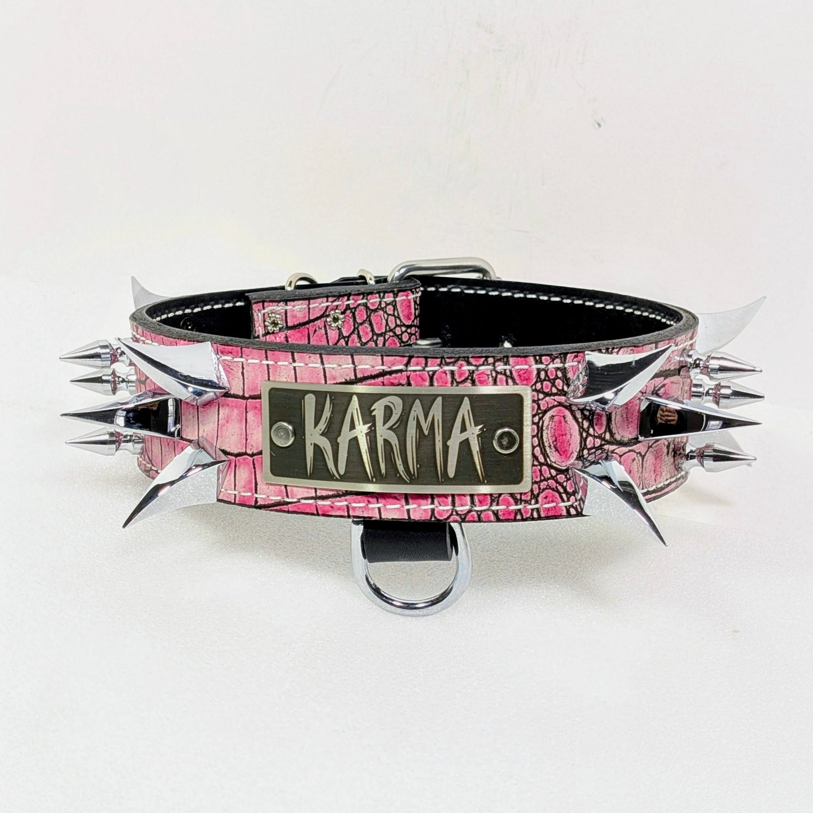 WN14 - Coleira de cachorro de couro pontiagudo com placa de nome de 2"