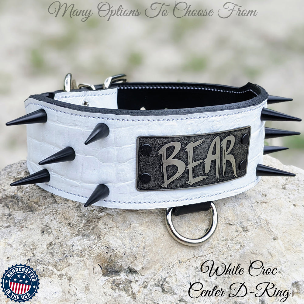 J13 - Collar de cuero con púas y placa de identificación de 2 1/2"