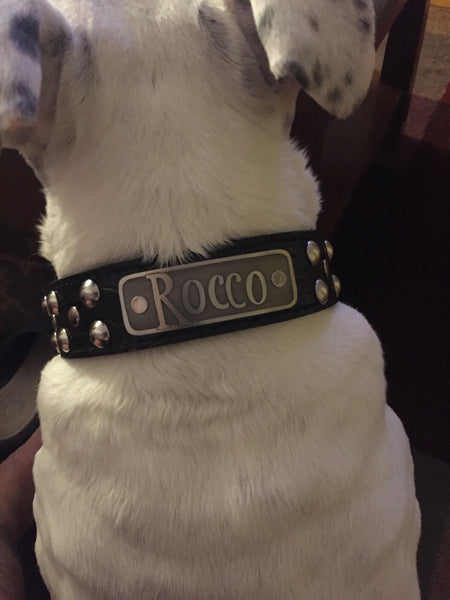 N10 - Collar de cuero para perro de 1,5" de ancho con placa de identificación personalizada y tachuelas