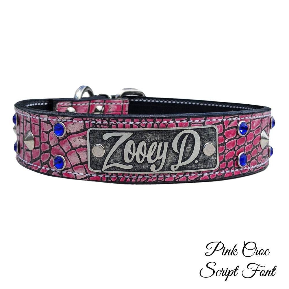 V36 - Collar de cuero para perro de 1,5" con placa con nombre, tachuelas y gemas